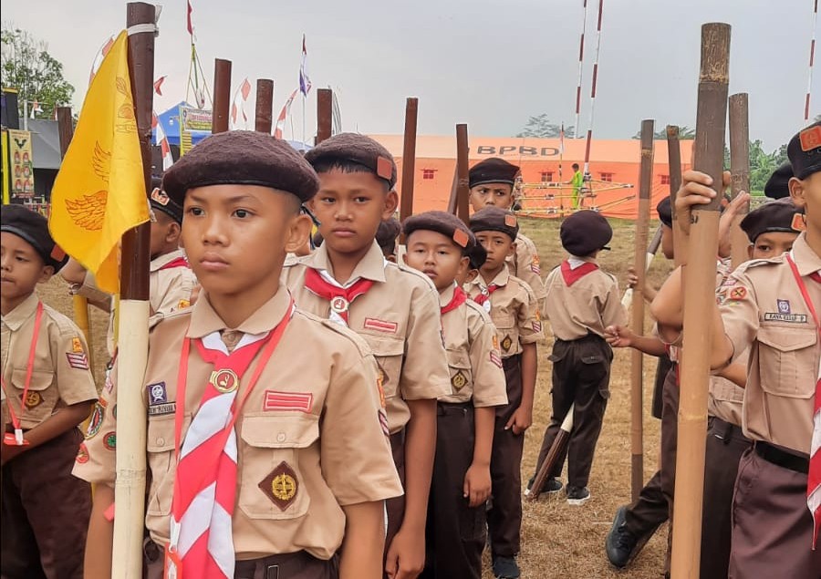 Semangat Kebersamaan, Pramuka SD Ikuti Kegiatan Perkemahan di Lapangan Kecamatan Bukateja