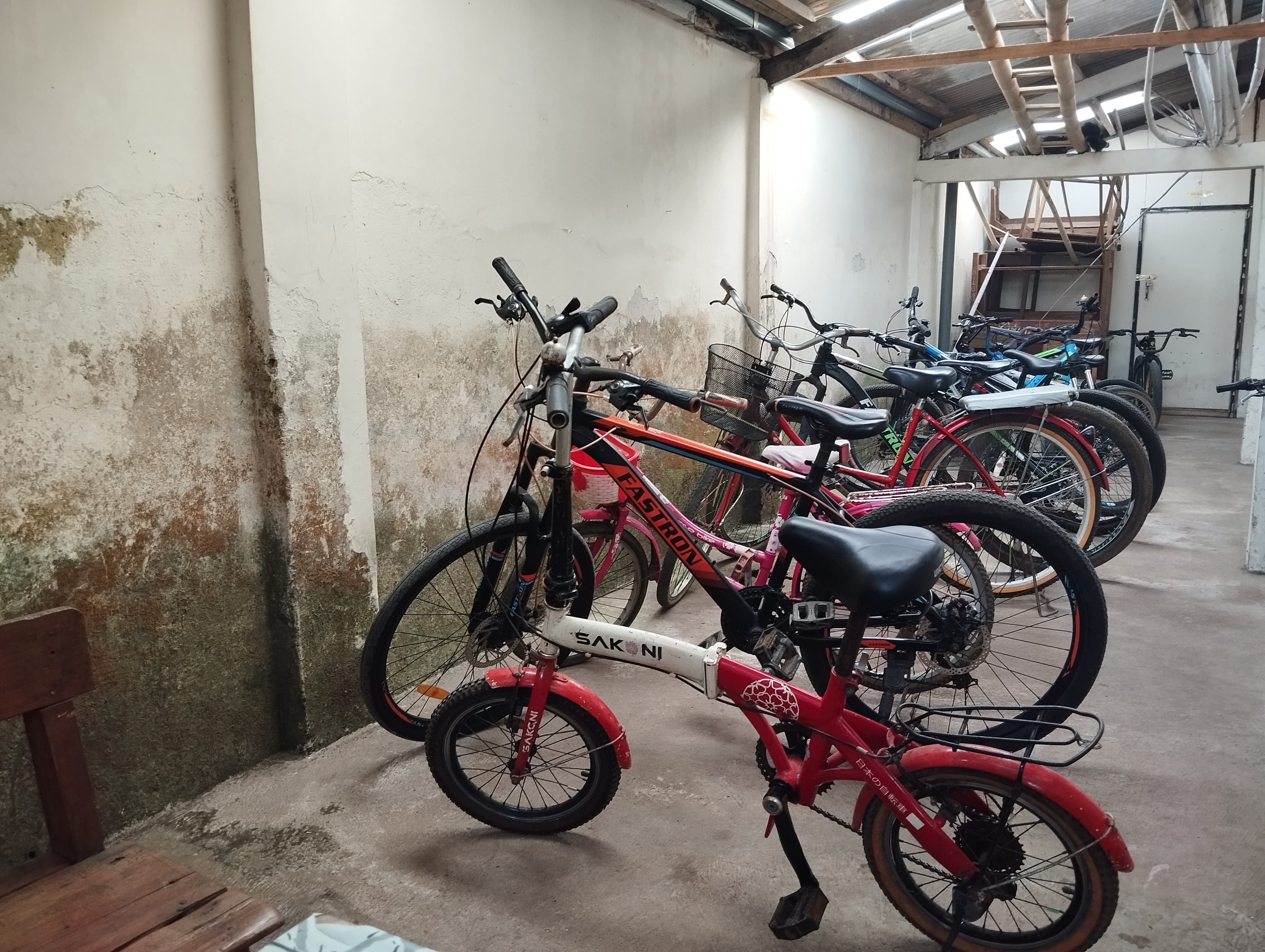 Tempat Parkir Sepeda